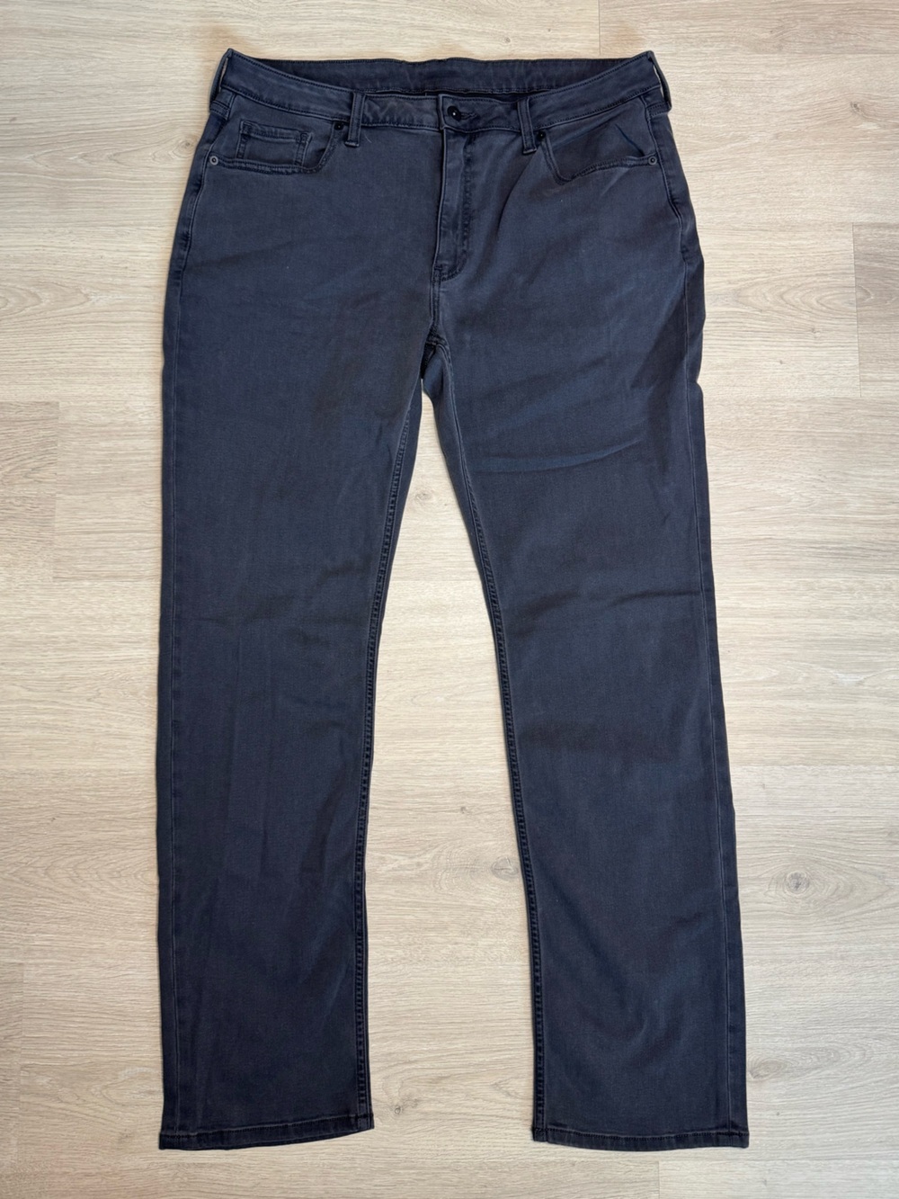 True Classic Men’s Straight Fit Comfort Jeans - Dark Grey